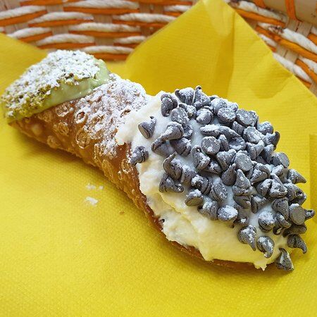 La Pignolata Guinness Cannoli